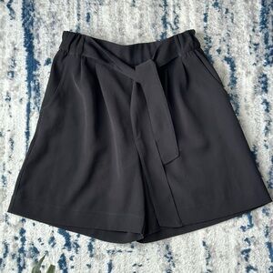 Lululemon Noir Short 5.5"
